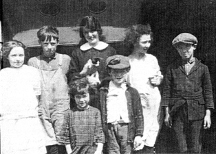 class photo from 1923